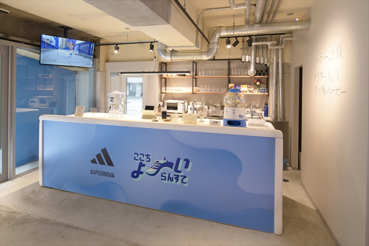 adidasSUPERNOVA_02の画像