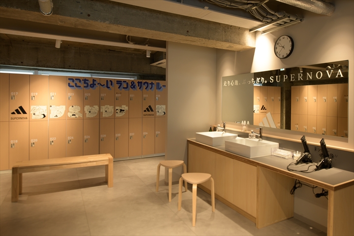 adidasSUPERNOVA_04の画像